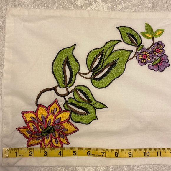 Euro shams set of 3 with embroidered lumbar cover - Picture 9 of 9